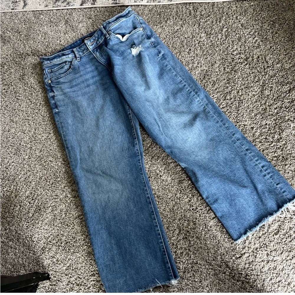 Express Medium Blue 90s ankle boot mid Rise  Distressed Cropped Jeans
